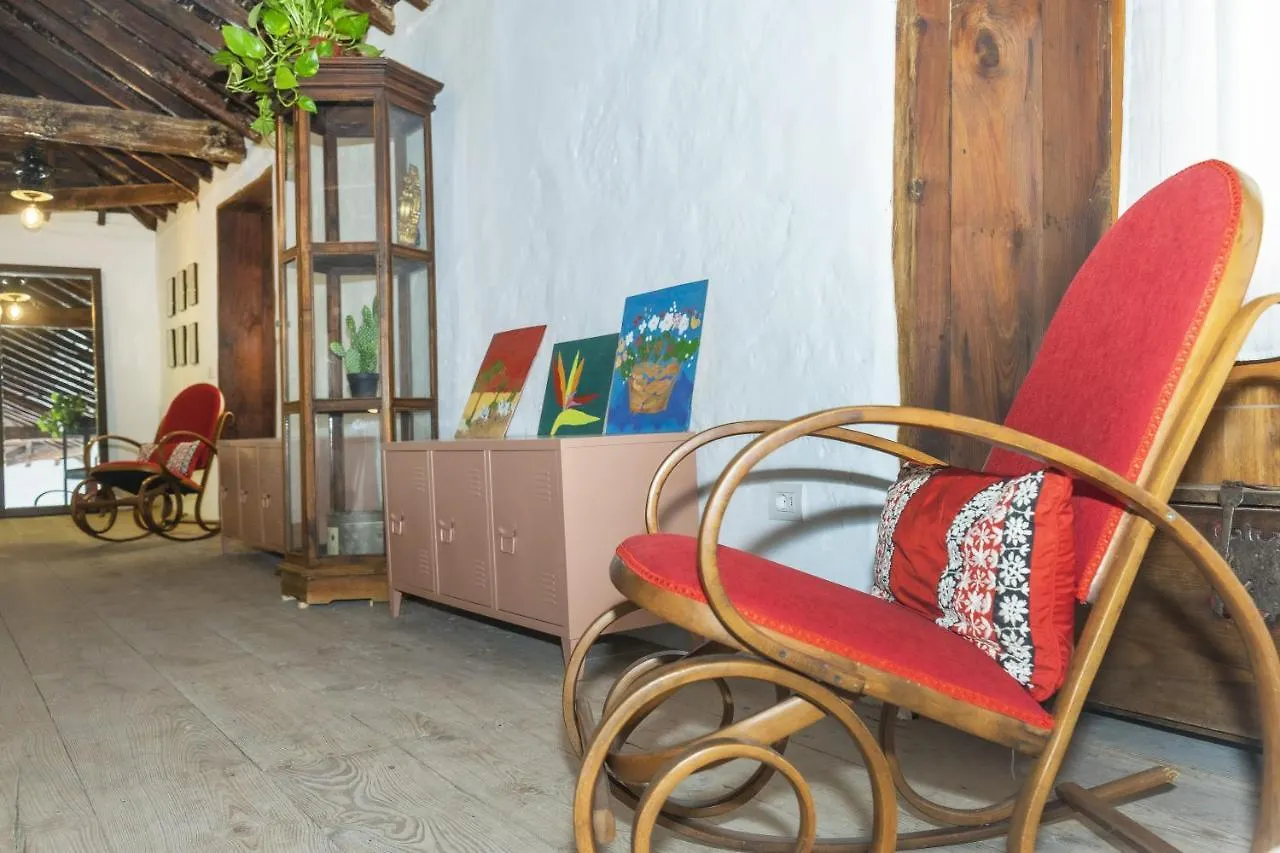 לינה וארוחת בוקר ארונה Cactus Coliving & Coworking
