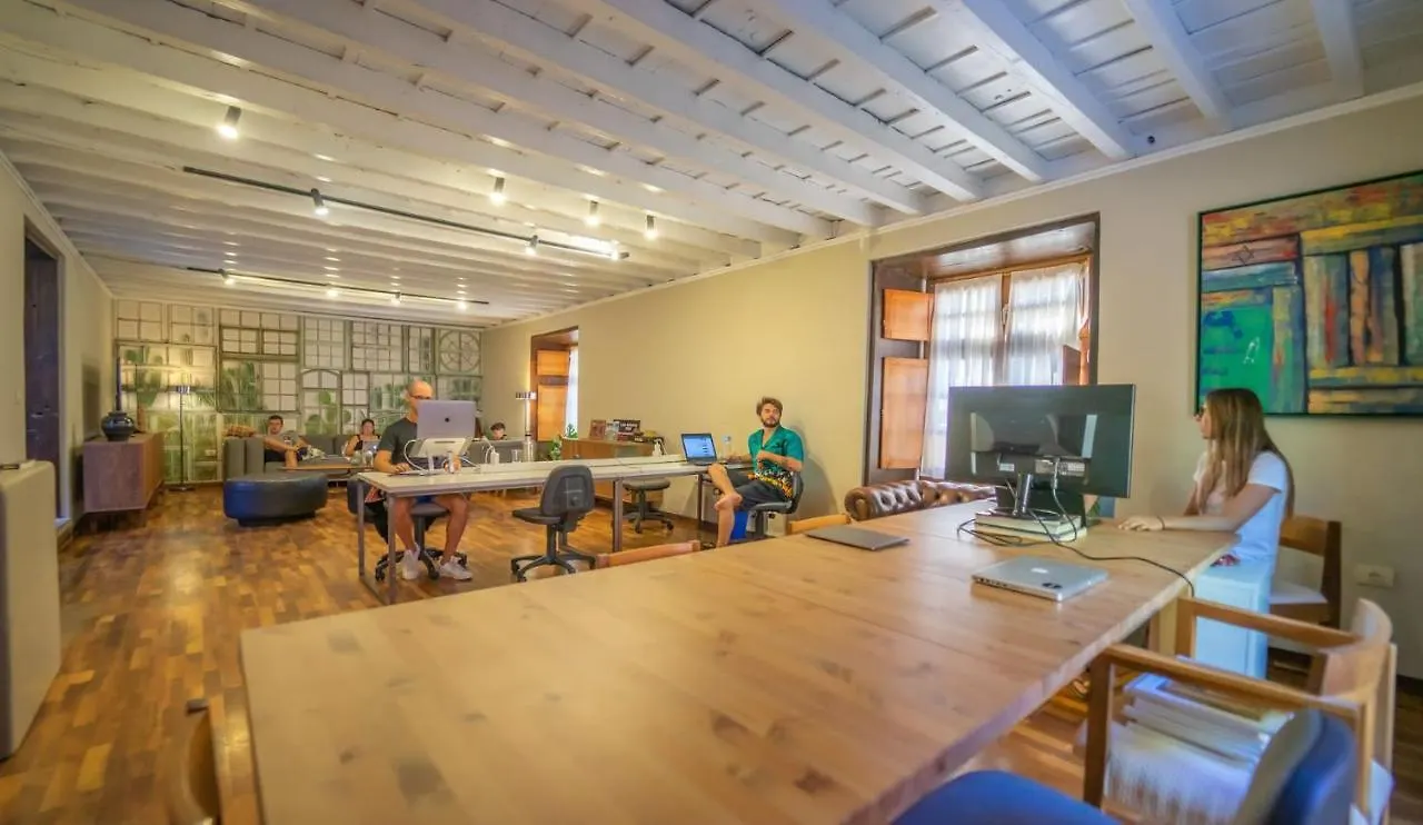 לינה וארוחת בוקר ארונה Cactus Coliving & Coworking